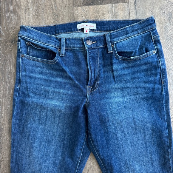 Lucky Brand Jeans. Women’s size 12/31 Ankle. Dark wash. Like new condition! - Picture 2 of 9
